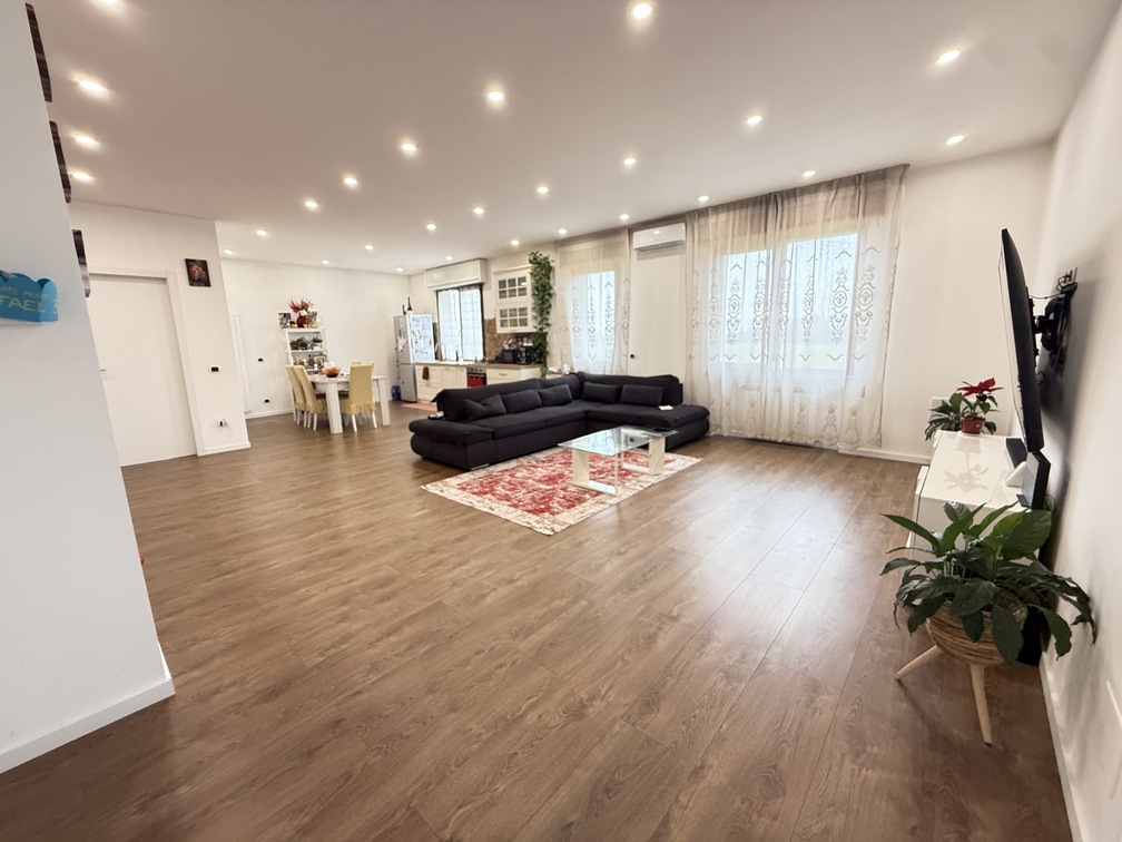 CASA SINGOLA CON GIARDINO A BOVOLONE